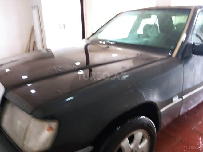 Mercedes E 250 1993, 220,000 km - 2.5 l - Bakı