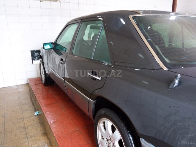 Mercedes E 250 1993, 220,000 km - 2.5 l - Bakı