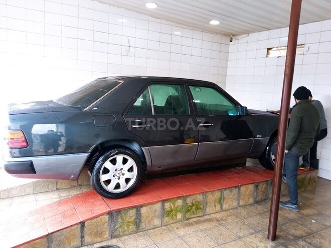 Mercedes E 250 1993, 220,000 km - 2.5 l - Bakı