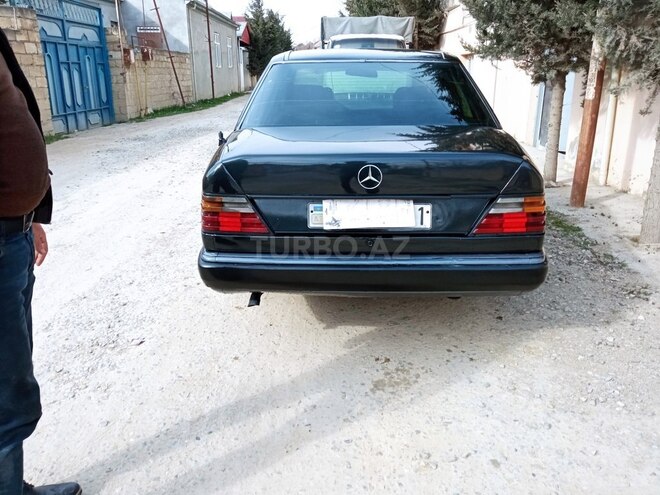Mercedes E 250 1993, 220,000 km - 2.5 l - Bakı