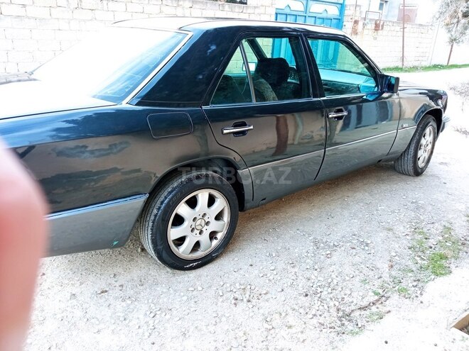 Mercedes E 250 1993, 220,000 km - 2.5 l - Bakı