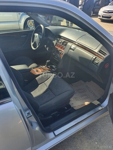 Mercedes E 270 2000, 350,000 km - 2.7 l - Bakı