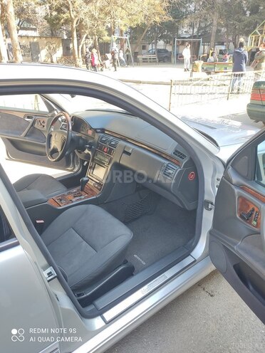 Mercedes E 320 1999, 296,000 km - 3.2 l - Bakı