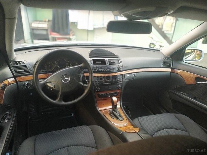 Mercedes E 240 2003, 181,000 km - 2.6 l - Zaqatala