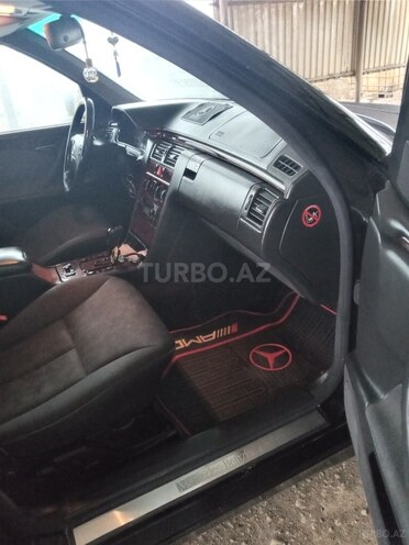 Mercedes E 240 2000, 243,000 km - 2.4 l - Yardımlı