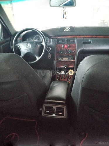 Mercedes E 240 2000, 243,000 km - 2.4 l - Yardımlı