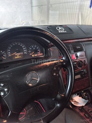 Mercedes E 240 2000, 243,000 km - 2.4 l - Yardımlı