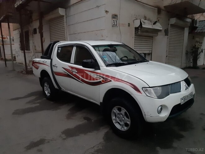 Mitsubishi L200 2009, 297,000 km - 2.5 l - Bakı