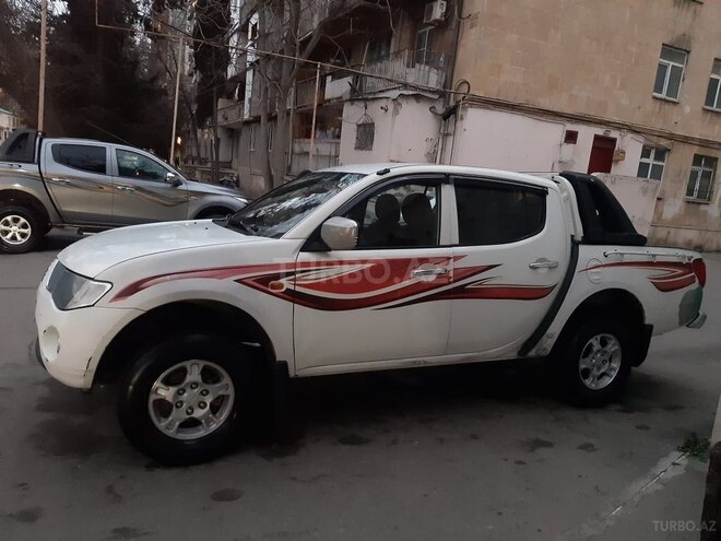 Mitsubishi L200 2009, 297,000 km - 2.5 l - Bakı