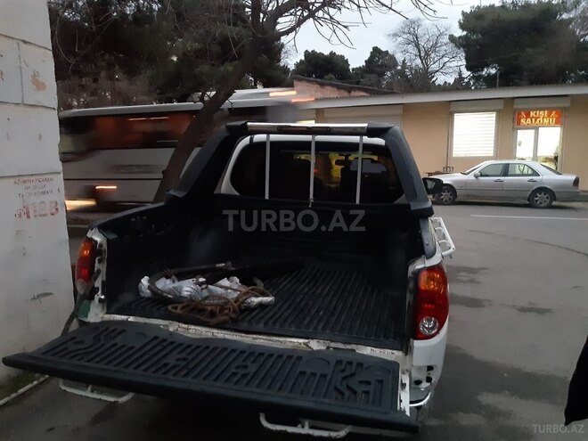 Mitsubishi L200 2009, 297,000 km - 2.5 l - Bakı