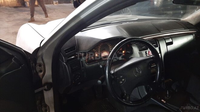 Mercedes E 220 2009, 135,000 km - 2.2 l - Bakı