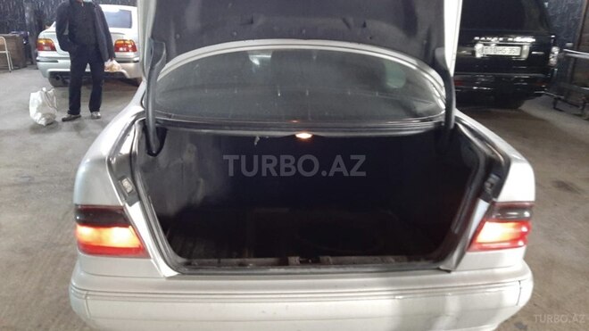 Mercedes E 220 2009, 135,000 km - 2.2 l - Bakı