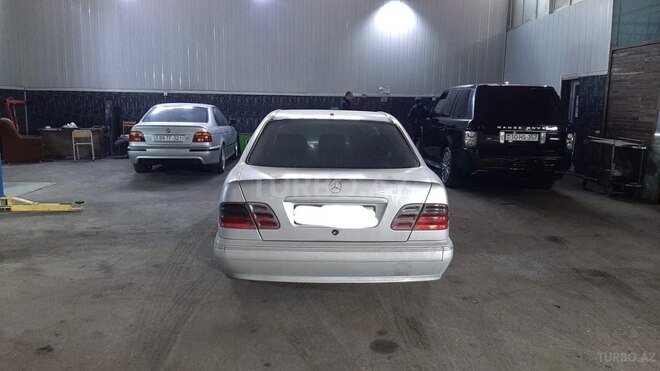 Mercedes E 220 2009, 135,000 km - 2.2 l - Bakı