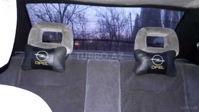 Opel Vectra 1995, 150,000 km - 2.0 л - Zaqatala