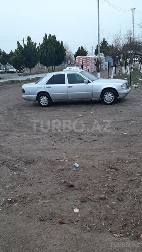 Mercedes E 250 1987, 415,522 km - 2.5 l - Sabirabad