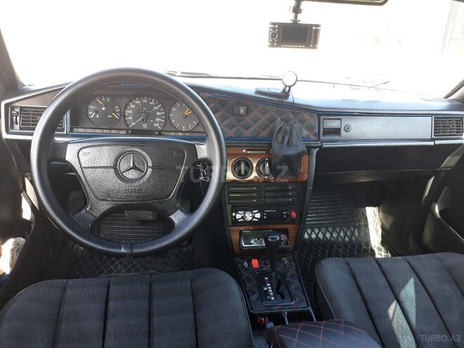 Mercedes E 180 1993, 231,300 km - 1.8 l - Bakı