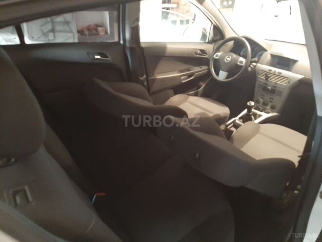 Opel Astra 2010, 170,000 km - 1.4 l - Bakı