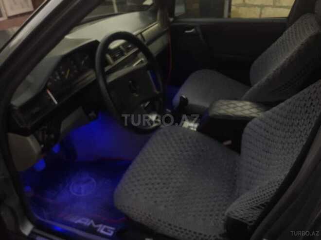 Mercedes E 200 1989, 425,685 km - 2.0 l - Salyan