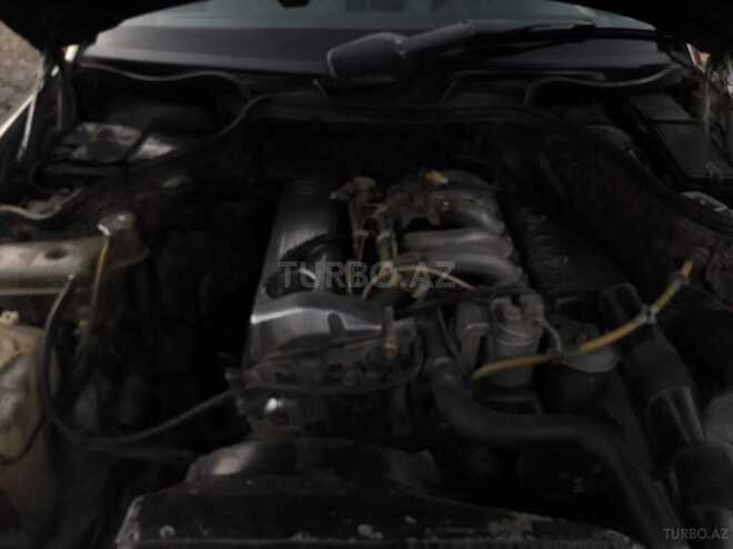 Mercedes E 200 1989, 425,685 km - 2.0 l - Salyan