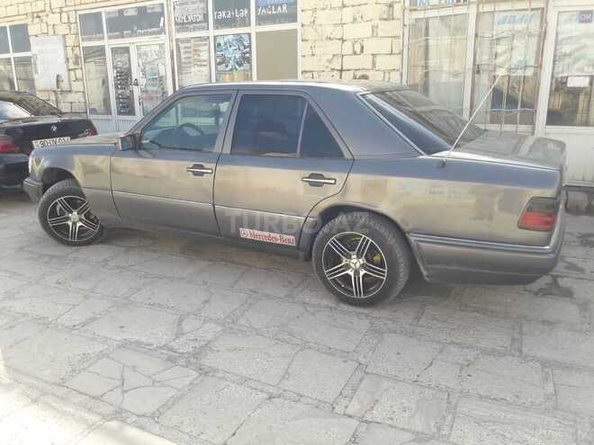 Mercedes E 200 1989, 425,685 km - 2.0 l - Salyan