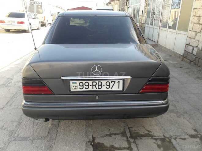 Mercedes E 200 1989, 425,685 km - 2.0 l - Salyan