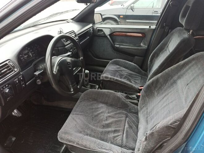 Opel Vectra 1993, 400,000 km - 2.0 л - Qusar
