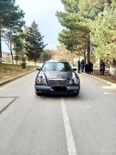 Mercedes E 230 1995, 372,048 km - 2.3 l - Sumqayıt
