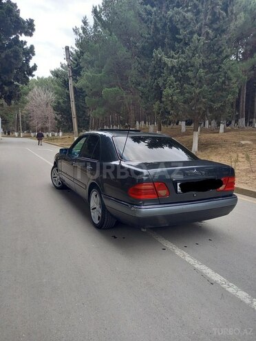 Mercedes E 230 1995, 372,048 km - 2.3 l - Sumqayıt