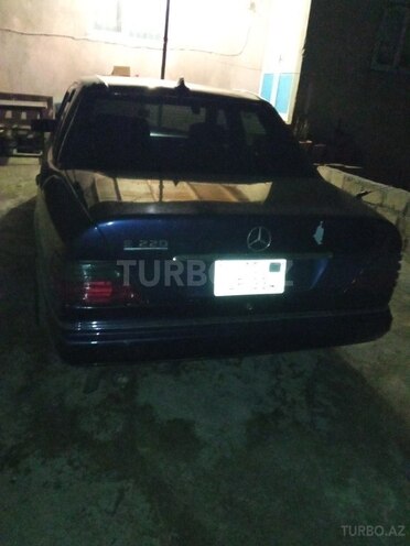 Mercedes E 220 1995, 351,000 km - 2.2 l - Sumqayıt
