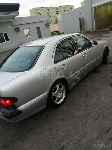 Mercedes E 220 2001, 390,000 km - 2.2 l - Bakı
