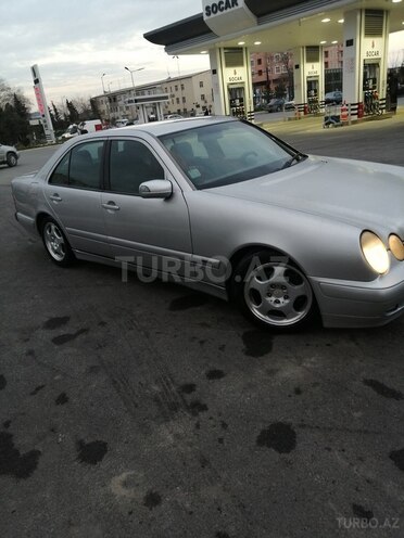 Mercedes E 220 2001, 390,000 km - 2.2 l - Bakı