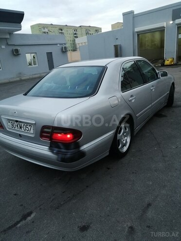 Mercedes E 220 2001, 390,000 km - 2.2 l - Bakı