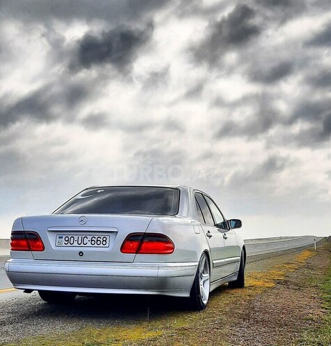 Mercedes E 200 1999, 220,000 km - 2.0 l - Bakı