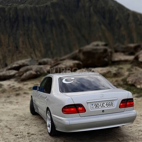 Mercedes E 200 1999, 220,000 km - 2.0 l - Bakı