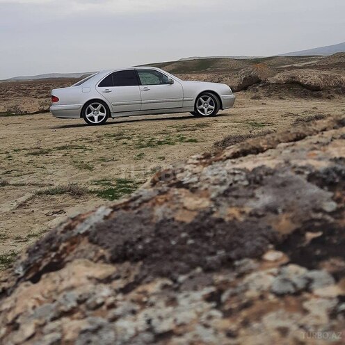 Mercedes E 200 1999, 220,000 km - 2.0 l - Bakı