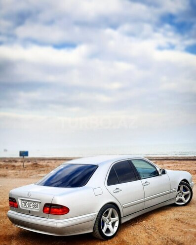 Mercedes E 200 1999, 220,000 km - 2.0 l - Bakı