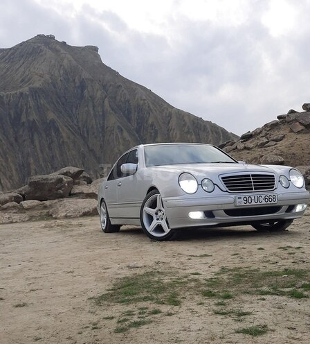 Mercedes E 200 1999, 220,000 km - 2.0 l - Bakı
