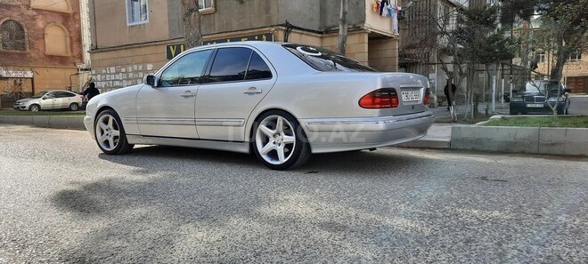 Mercedes E 200 1999, 220,000 km - 2.0 l - Bakı
