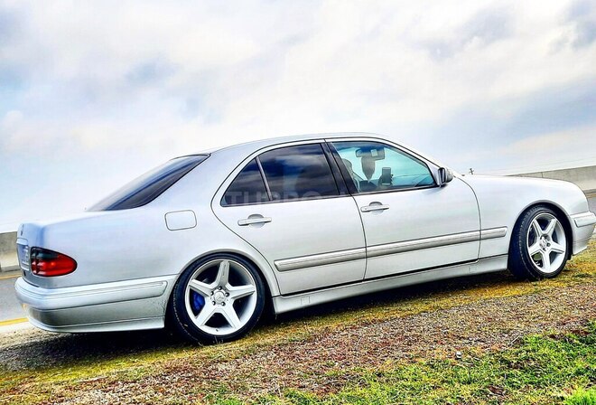 Mercedes E 200 1999, 220,000 km - 2.0 l - Bakı