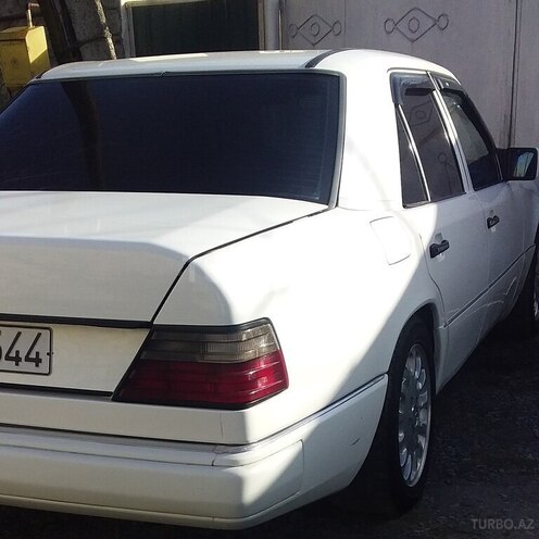Mercedes E 230 1990, 384,456 km - 2.3 л - Zaqatala