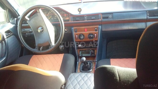 Mercedes E 230 1990, 384,456 km - 2.3 л - Zaqatala