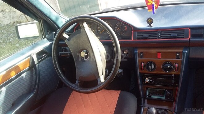 Mercedes E 230 1990, 384,456 km - 2.3 л - Zaqatala