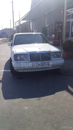 Mercedes E 230 1990, 384,456 km - 2.3 л - Zaqatala
