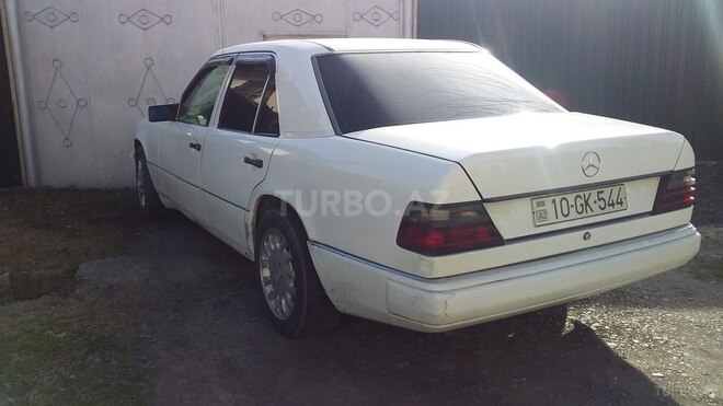 Mercedes E 230 1990, 384,456 km - 2.3 л - Zaqatala