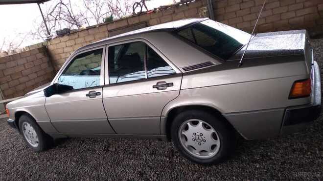 Mercedes 190 1990, 239,622 km - 0.2 l - Saatlı
