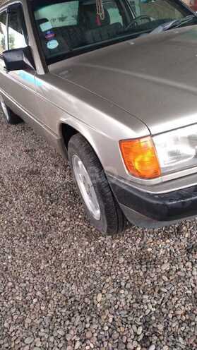 Mercedes 190 1990, 239,622 km - 0.2 l - Saatlı