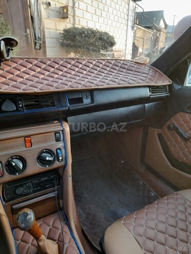 Mercedes E 200 1987, 256,087 km - 2.0 l - Quba