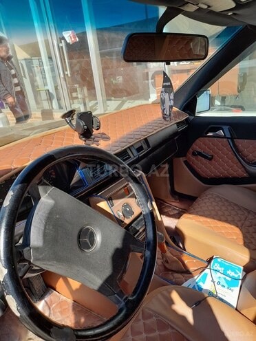 Mercedes E 200 1987, 256,087 km - 2.0 l - Quba