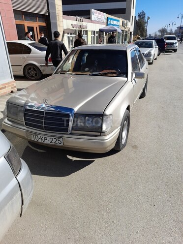 Mercedes E 200 1987, 256,087 km - 2.0 l - Quba