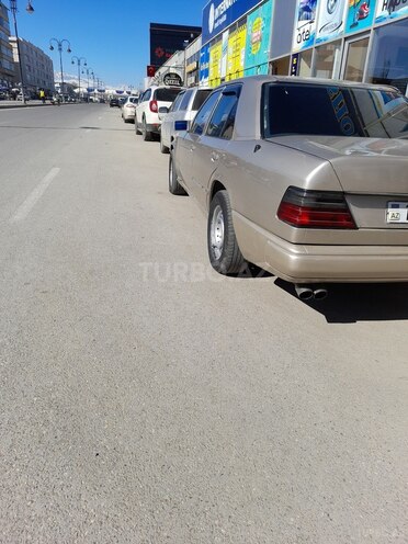 Mercedes E 200 1987, 256,087 km - 2.0 l - Quba